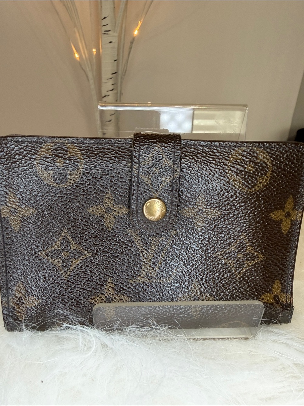 Louis Vuitton kisslock vintage wallet 4 card slots bill & coin area